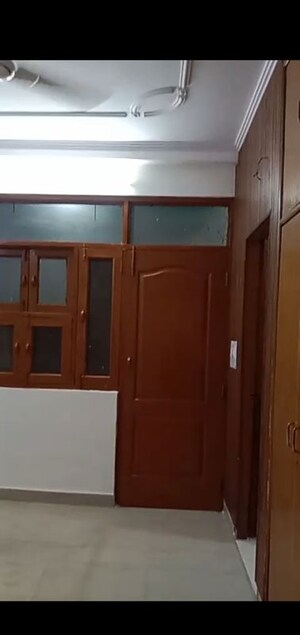 Building Lobby in 1 BHK Builder Floor at Mahavir Enclave – for Sale