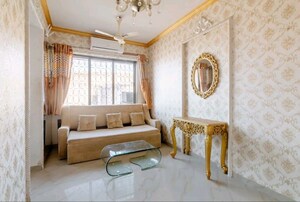 1 RK Apartment For Rent in Khar West