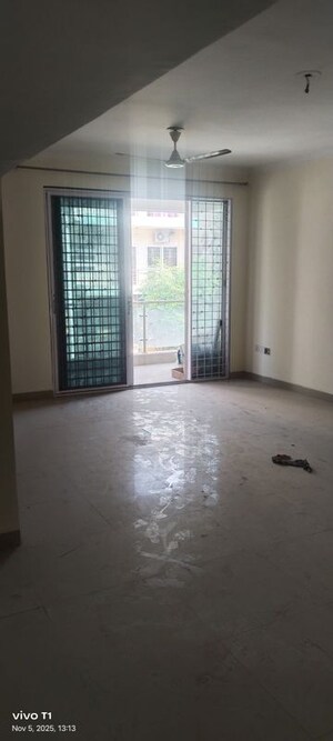 Room in 3 BHK Builder Floor at Ansal API Esencia, Sector 67 – for Rent