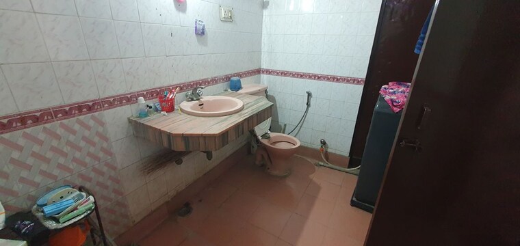 Bathroom, sector 22 2 Bedroom 1200 Sq.Ft. Builder Floor In Sector 22 Gurgaon 10515255