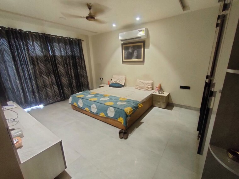 Bedroom, sector 57 3.5 Bedroom 240 Sq.Yd. Builder Floor In Sector 57 Gurgaon 10515260