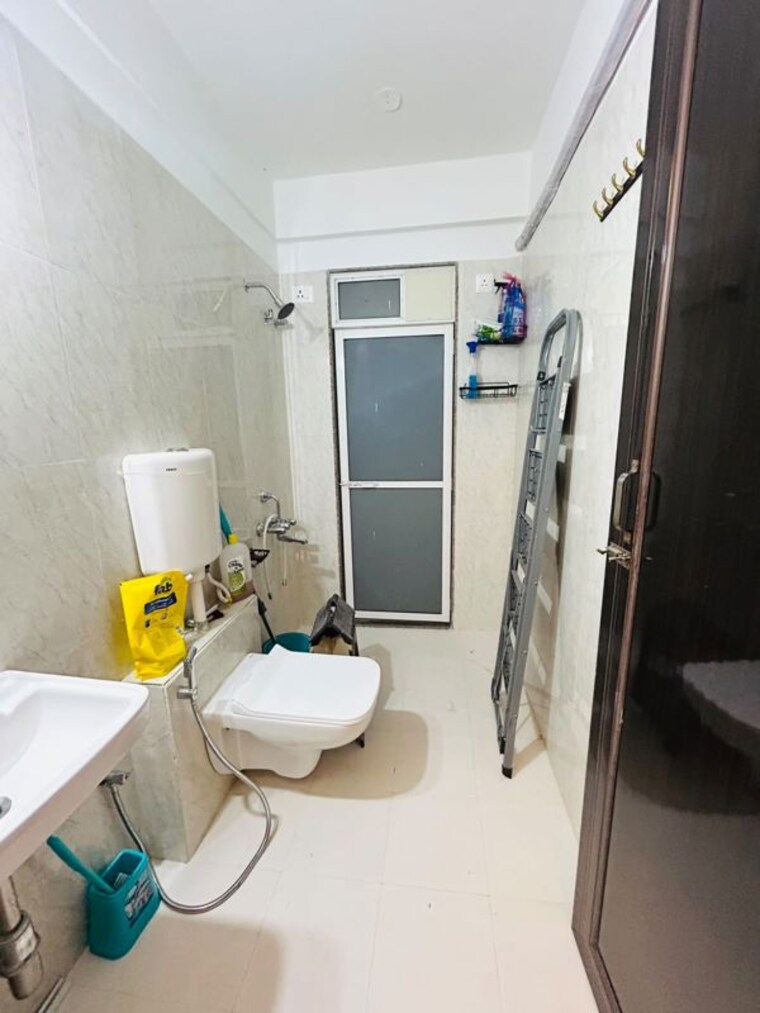 Bathroom, puranik-tokyo-bay-phase-3a 2 Bedroom 650 Sq.Ft. Apartment In Kasarvadavali Thane 10515259