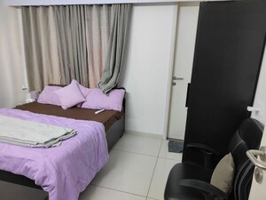 Bedroom in 4 BHK Apartment at Vastrapur – for Rent