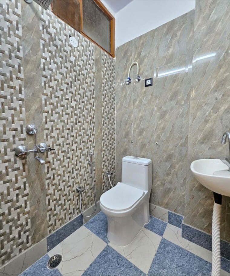 Bathroom, divya-angels 2 Bedroom 950 Sq.Ft. Builder Floor In Indrapuram Ghaziabad 10515340
