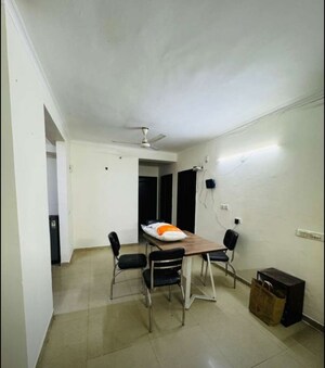 Room in 2 BHK Apartment at Hasanganj – for Rent