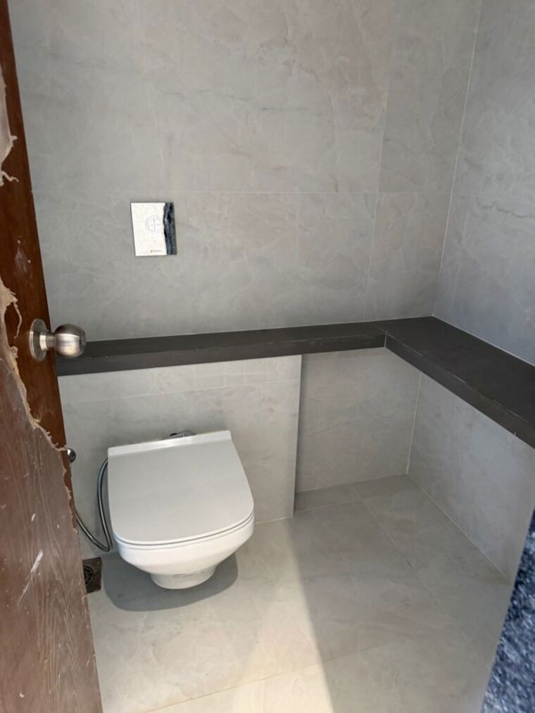 Bathroom, chembur 3 Bedroom 1200 Sq.Ft. Apartment In Chembur Mumbai 10515354