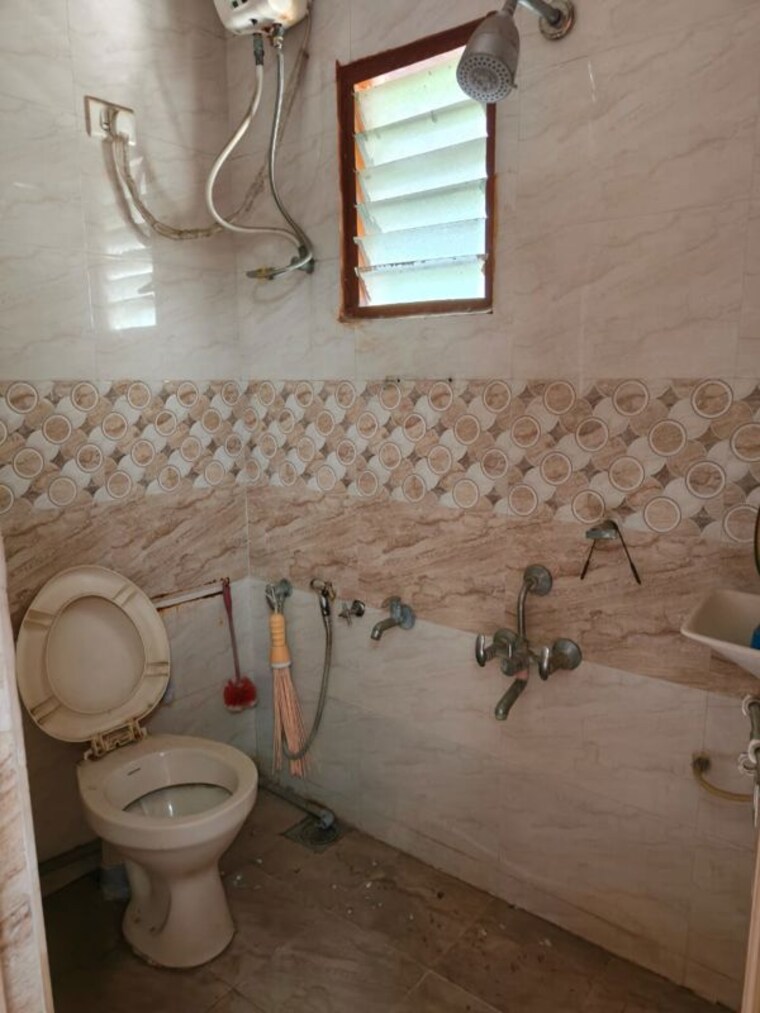 Bathroom, jodhpur 3 Bedroom 125 Sq.Yd. Apartment In Jodhpur Ahmedabad 10514648
