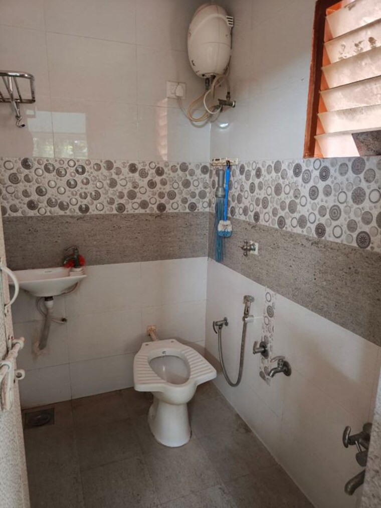 Bathroom, jodhpur 3 Bedroom 125 Sq.Yd. Apartment In Jodhpur Ahmedabad 10514648