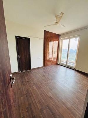 Room in 3 BHK Apartment at BPTP Discovery Park, Sector 80 – for Sale