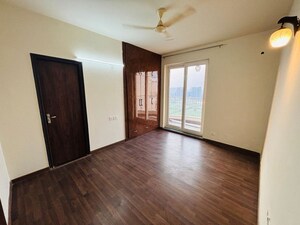 Room in 3 BHK Apartment at BPTP Discovery Park, Sector 80 – for Sale