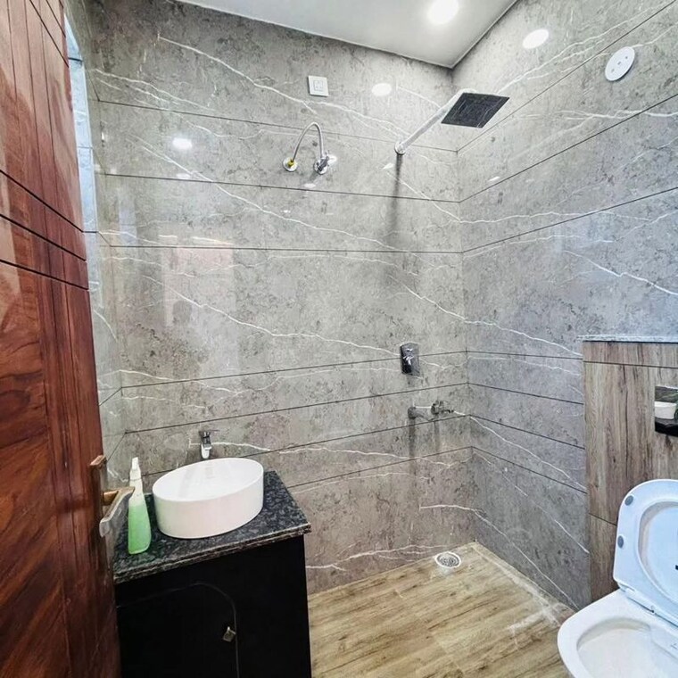 Bathroom, maya-green-lotus-saksham 3 Bedroom 1600 Sq.Ft. Apartment In International Airport Road Zirakpur 10515422