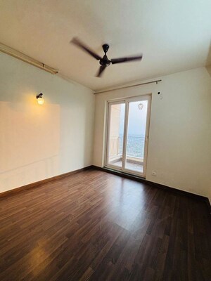 Room in 2 BHK Apartment at BPTP Discovery Park, Sector 80 – for Sale