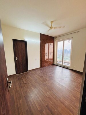 Room in 2 BHK Apartment at BPTP Discovery Park, Sector 80 – for Sale