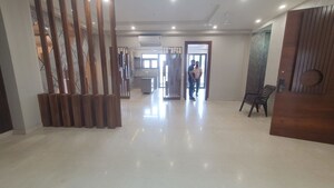Room in 3 BHK Builder Floor at Sector 21 – for Rent