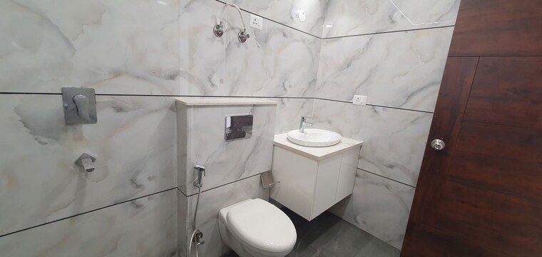 Bathroom, sector 21 3 Bedroom 1200 Sq.Ft. Builder Floor In Sector 21 Gurgaon 10515520