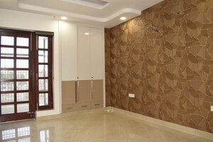 Room in 3 BHK Builder Floor at BPTP District Phase 2, Sector 84 – for Sale