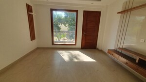 Room in 3 BHK Builder Floor at Sector 21 – for Rent