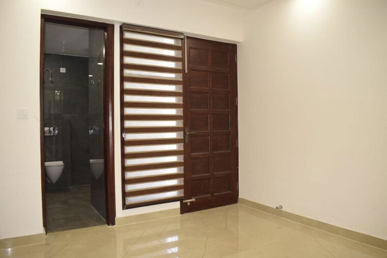 Room, parklands 4 Bedroom 2403 Sq.Ft. Builder Floor In Sector 85 Faridabad 10515546