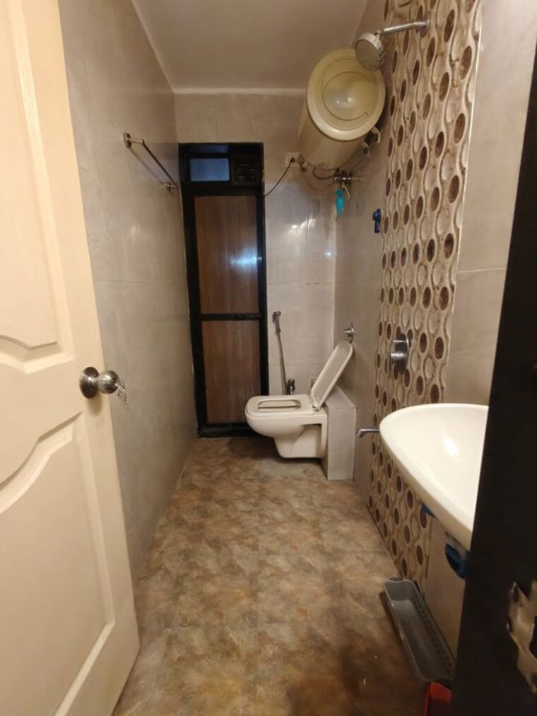 Bathroom, mm-spectra 3 Bedroom 1900 Sq.Ft. Apartment In Chembur Mumbai 10515570