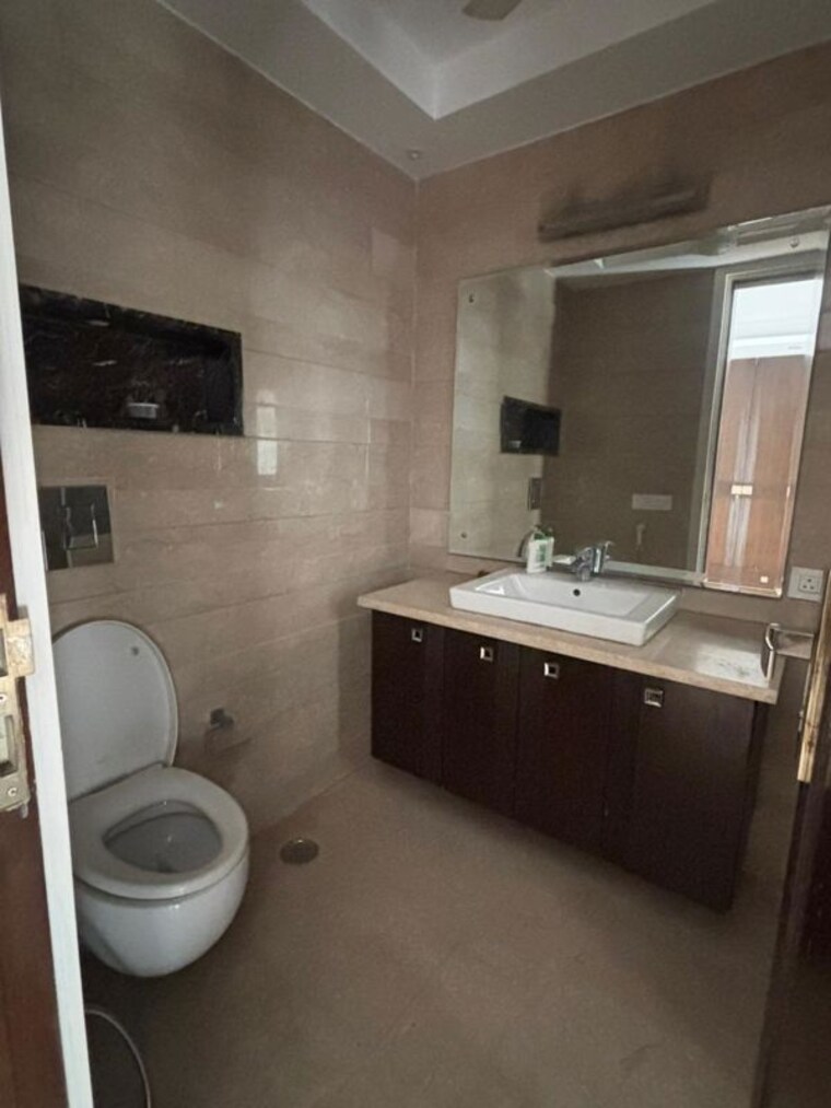 Bathroom, hauz khas 4 Bedroom 3000 Sq.Ft. Builder Floor In Hauz Khas Delhi 10515601
