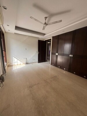 Room in 4 BHK Builder Floor at Hauz Khas – for Rent