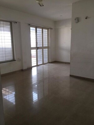 Room in 2 BHK Apartment at Rishikesh Seraph Supremus, Bavdhan – for Rent
