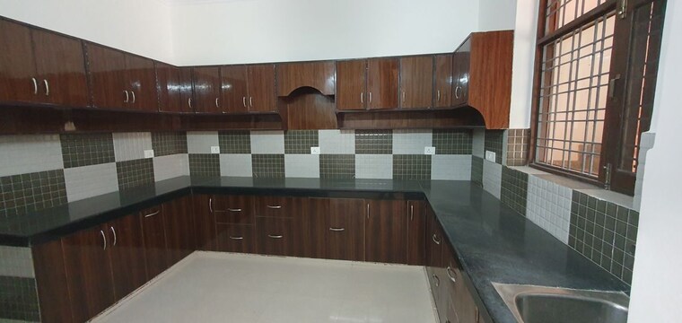 Kitchen, sector 22 3 Bedroom 1500 Sq.Ft. Builder Floor In Sector 22 Gurgaon 10515634