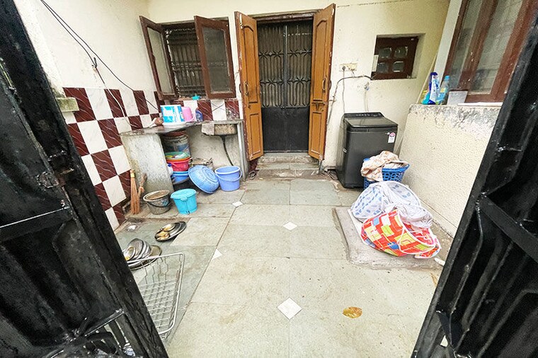  Parking, ghuma 5 Bedroom 300 Sq.Yd. Independent House In Ghuma Ahmedabad 10515623