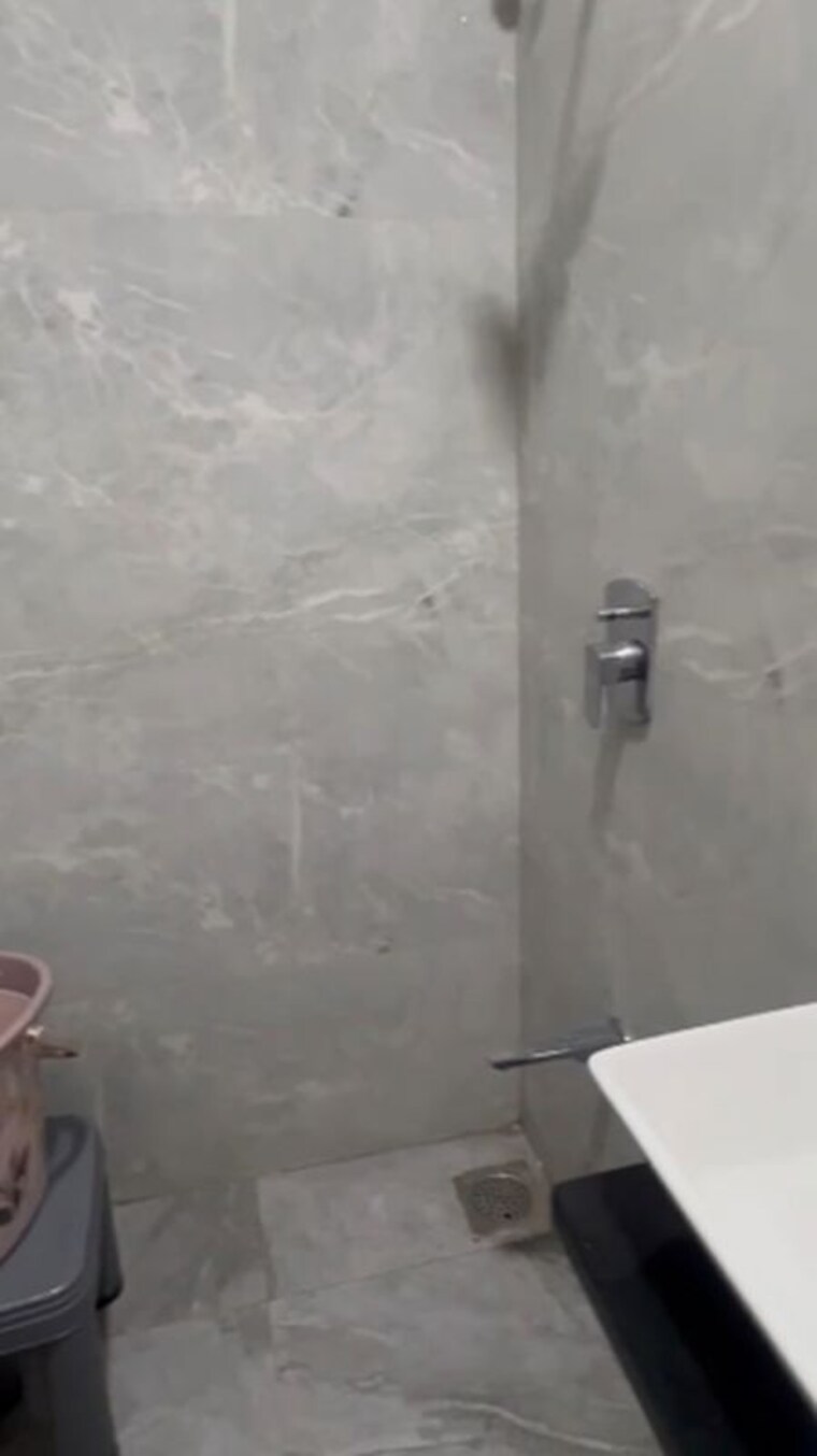 Bathroom, gurukripa-building 1 Bedroom 559 Sq.Ft. Apartment In Chembur Mumbai 10515630