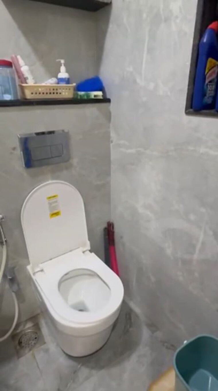 Bathroom, gurukripa-building 1 Bedroom 559 Sq.Ft. Apartment In Chembur Mumbai 10515630