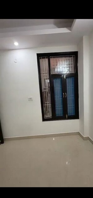 Room in 2 BHK Builder Floor at Mahavir Enclave – for Sale