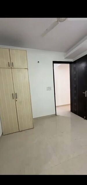 Room in 2 BHK Builder Floor at Mahavir Enclave – for Sale