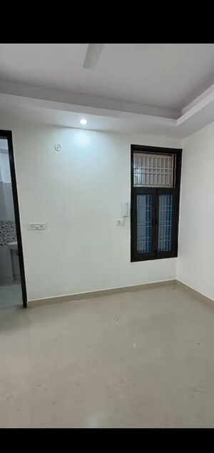 Room in 2 BHK Builder Floor at Mahavir Enclave – for Sale