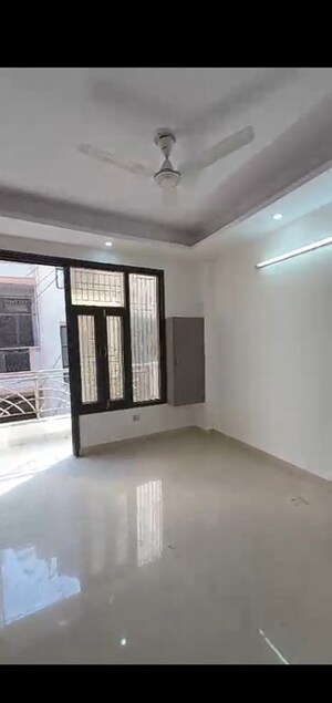 Room in 2 BHK Builder Floor at Mahavir Enclave – for Sale