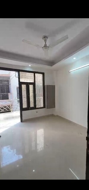 Room in 2 BHK Builder Floor at Mahavir Enclave – for Sale