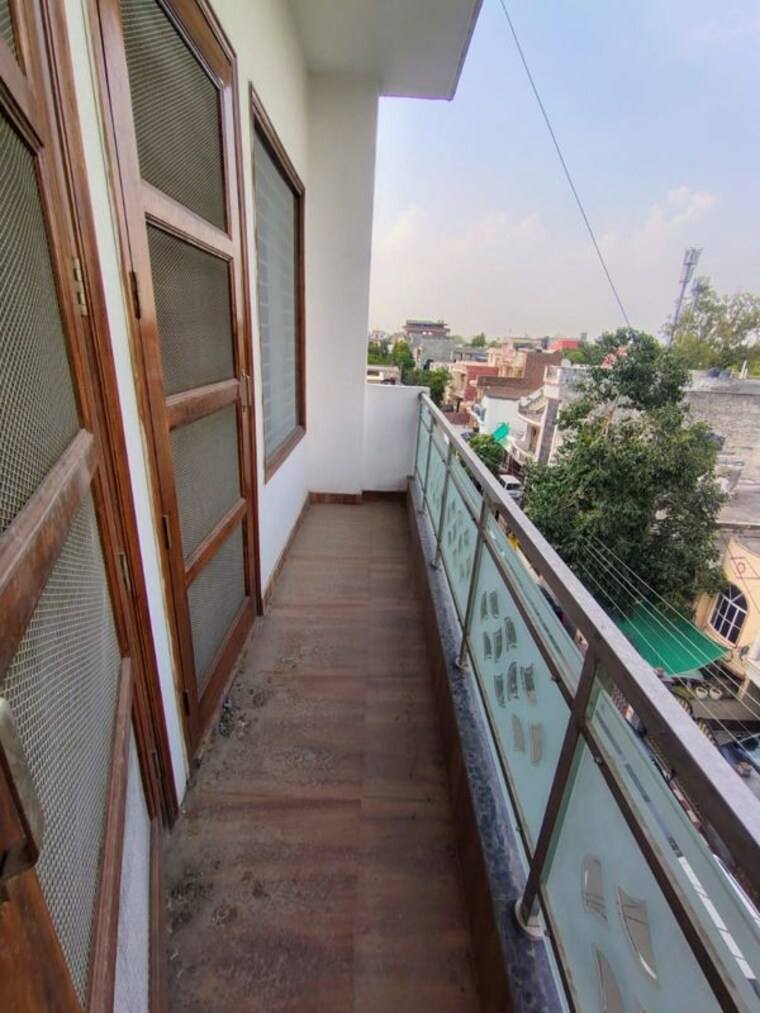 Balcony, sector 7 3 Bedroom 250 Sq.Ft. Builder Floor In Sector 7 Faridabad 10515660