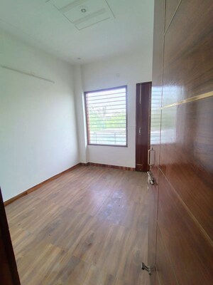 Room in 3 BHK Builder Floor at Sector 7 – for Rent