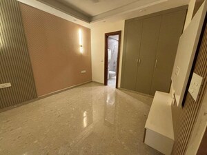 Room in 4 BHK Apartment at Aradhya Homes, Sector 67a – for Rent
