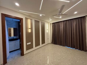 Room in 4 BHK Apartment at Aradhya Homes, Sector 67a – for Rent