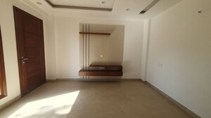 Room in 4 BHK Builder Floor at Palam Vihar – for Rent