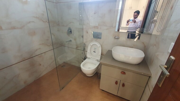 Bathroom, palam vihar 4 Bedroom 2100 Sq.Ft. Builder Floor In Palam Vihar Gurgaon 10515688