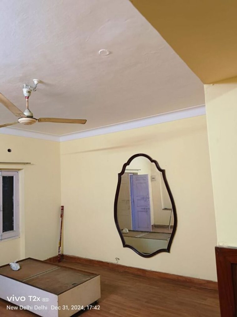 Bathroom, lajpat nagar iii 2 Bedroom 400 Sq.Yd. Apartment In Lajpat Nagar Iii Delhi 10515739