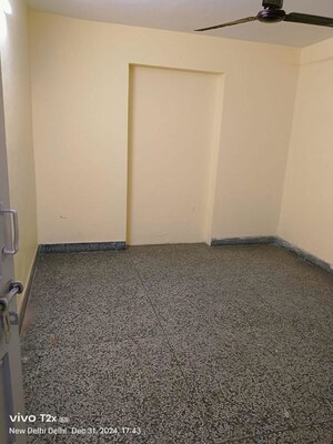 Room in 2 BHK Apartment at Lajpat Nagar Iii – for Rent