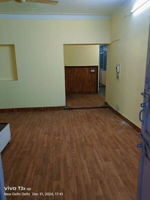 Room in 2 BHK Apartment at Lajpat Nagar Iii – for Rent