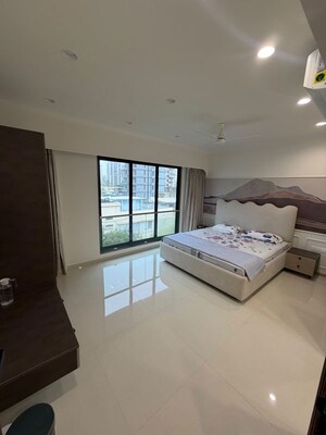 Room in 3 BHK Apartment at Prem Sagar CHS Santacruz West, Santacruz West – for Rent