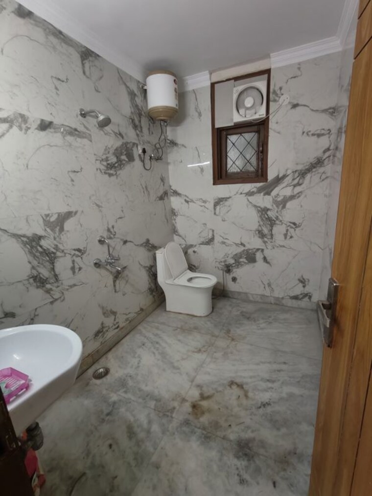 Bathroom, neb sarai 3 Bedroom 1800 Sq.Ft. Builder Floor In Neb Sarai Delhi 10515803