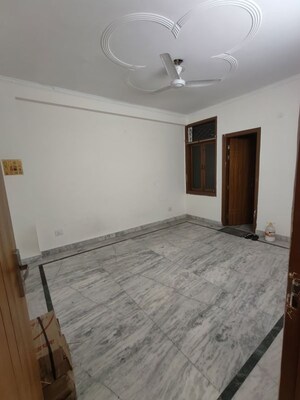 Room in 3 BHK Builder Floor at Neb Sarai – for Rent