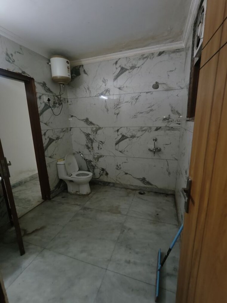 Bathroom, neb sarai 3 Bedroom 1800 Sq.Ft. Builder Floor In Neb Sarai Delhi 10515803