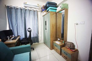 Team Area in 2 BHK Apartment at Gota – for Sale