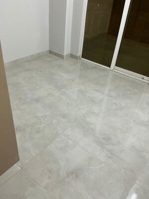 Room in 2 BHK Apartment at Signature Global City, Sector 37d – for Rent